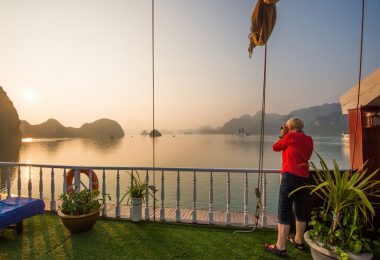 Grayline cruise Sunrise hunting