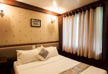 Deluxe double cabin Phoenix Crusie