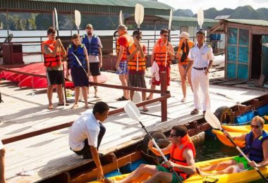 Kayaking Phoenix cruise