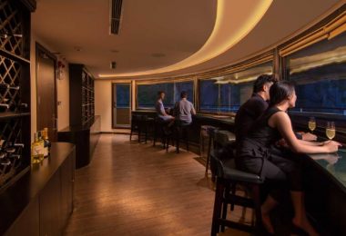 Bistro Scarlet Pearl