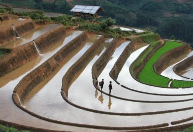 Che Cu Nha Village Tour